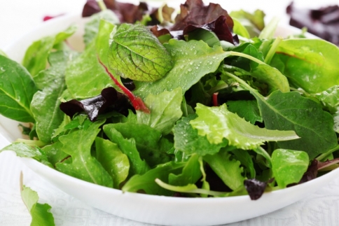 Είσαι σε δίαιτα; Φτιάξε σαλάτα με 8 απλά υλικά