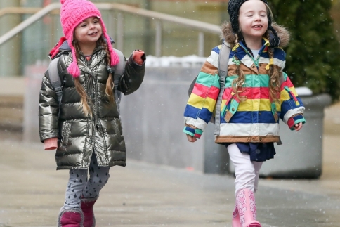 Τα πιο stylish κοριτσάκια της showbiz παίζουν στα χιόνια της Νέας Υόρκης