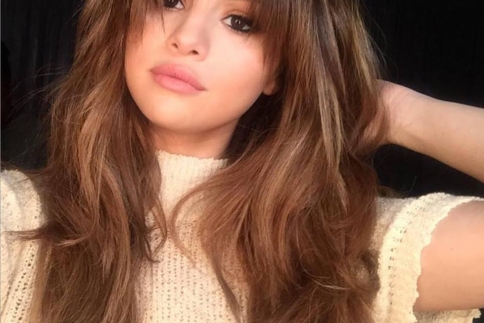Η Selena Gomez μας δείχνει το νέο της hairstyle (μας έχει τρελάνει!)