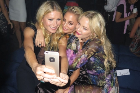 Kate Hudson, Gwyneth Paltrow και Nicole Richie σε selfie πολλών αστέρων!