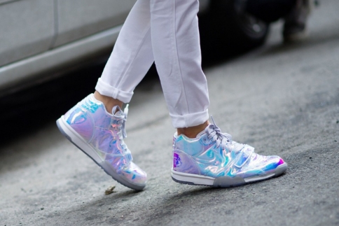 10 stylish sneakers για σπορ κορίτσια και όχι μόνο