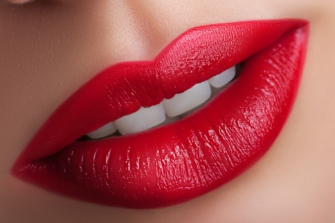 10 αγαπημένα lip balm για ενυδατωμένα χείλη
