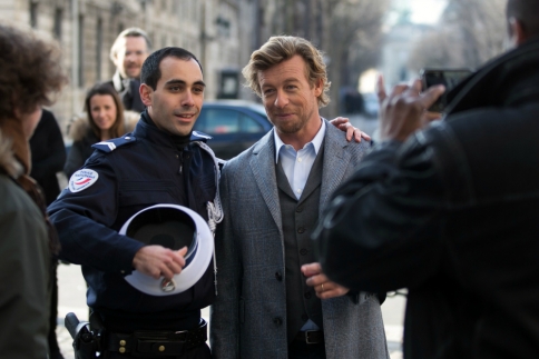 Βρήκαν το είδωλό τους! Αστυνομικοί σταμάτησαν στο δρόμο τον Simon Baker για μια φωτογραφία