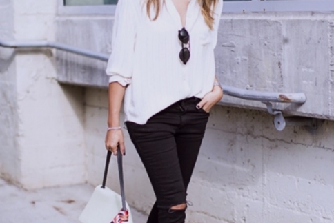 Street style : H Julie Sarinana προτείνει black and white για το look του Σ/Κ