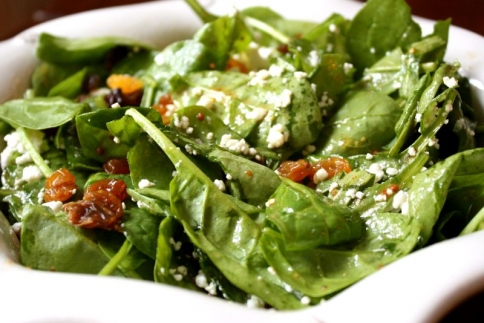Σαλάτα με φρέσκια φύλλα από σπανάκι - Κεντρική Εικόνα