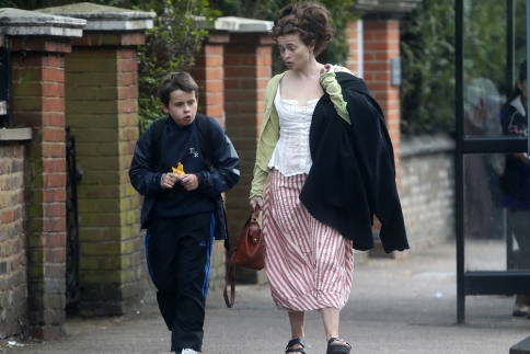 Helena Bonham Carter: Βόλτα με τον γιο της στο Λονδίνο