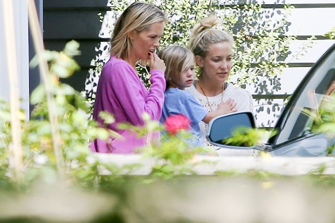 Kate Hudson: Με τον γιο της σε σπίτι φίλων