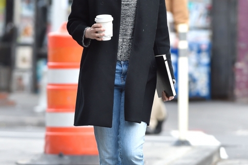 Λατρεύουμε τις street style εμφανίσεις της Emma Stone