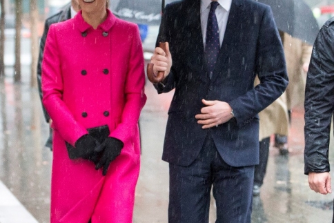 Το ροζ παλτό της Kate Middleton που έχει γίνει viral στα social media 