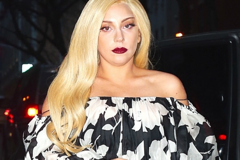 Η Lady Gaga υπογράφει την καμπάνια της Shiseido για το 2015
