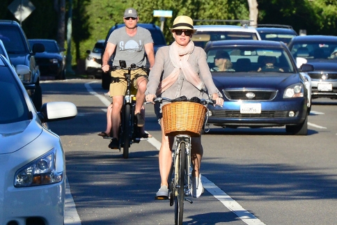 Ποιο διάσημο ζευγάρι κάνει ποδηλατάδα;