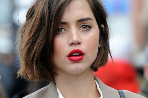 Το look της Ana de Armas που πρέπει να υιοθετήσεις