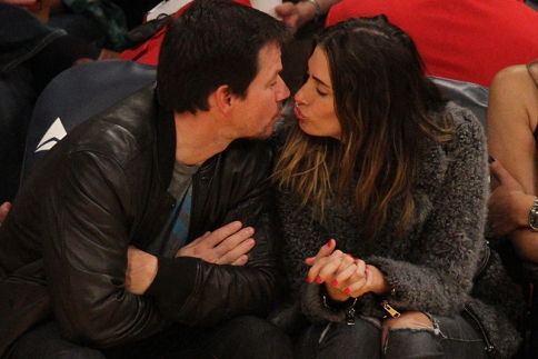 Mark Wahlberg- Rhea Durham: Φιλιά και αγάπες στο γήπεδο 