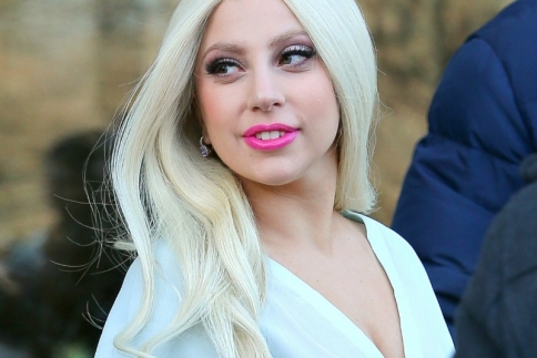Lady Gaga: Βάλε και εσύ το φούξια κραγιόν