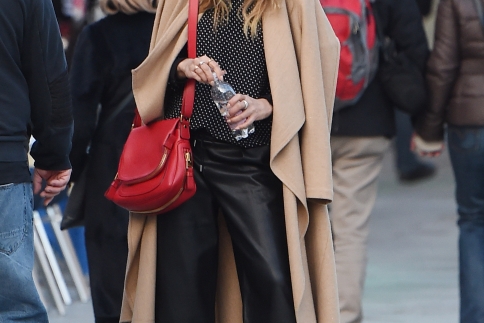 Nicole Scherzinger : Υπέροχη semi-casual εμφάνιση στη Βενετία