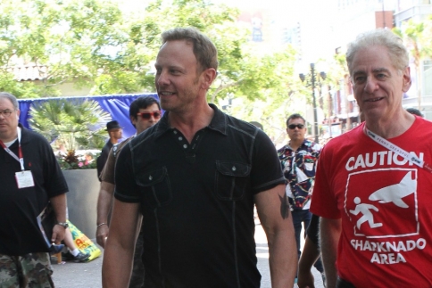 Tι κάνει ο Steve από το Βeverly Hills στο San Diego;