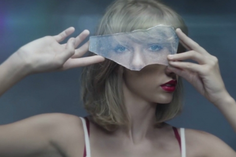 Η Taylor Swift τρελαίνει τα social media με το video του Style! (Και χωρίς γυμνό)