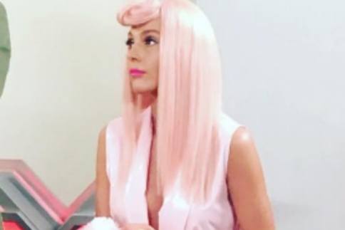Tάμτα : Xfactor - H Τάμτα εντυπωσιάζει με ροζ pin up μαλλιά (και μας βάζει ιδέες)