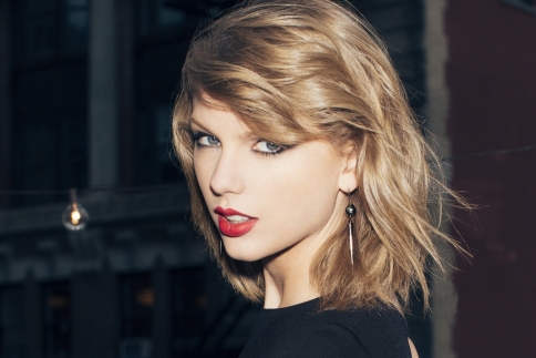 Taylor Swift: Πόσες πλαστικές έχει κάνει; (πριν και μετά)
