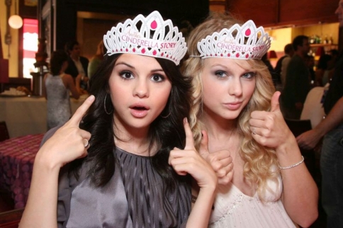 Πραγματικές φίλες Selena Gomez και Taylor Swift