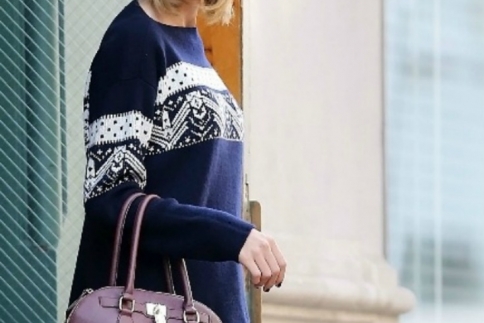 Η αγαπημένη τσάντα της Taylor Swift είναι οικονομική, stylish και μπορείς να την αποκτήσεις και εσύ!