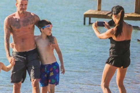 Η Victoria Beckham χωρίς το άγχος του μακιγιάζ στην Ελλάδα 