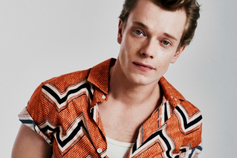 Alfie Allen: O Theon του Game of Thrones όπως δεν τον έχεις ξαναδεί