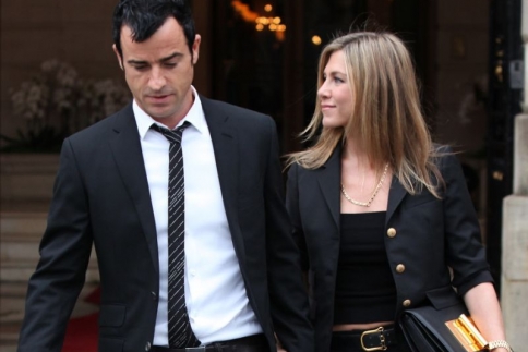 Jennifer Aniston: Ακυρώνει τον γάμο της με τον Justin Theroux;