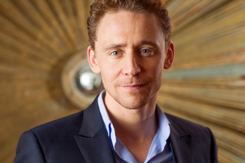 O Tom Hiddleston, γνωστός και ως Loki, σε νέα σειρά