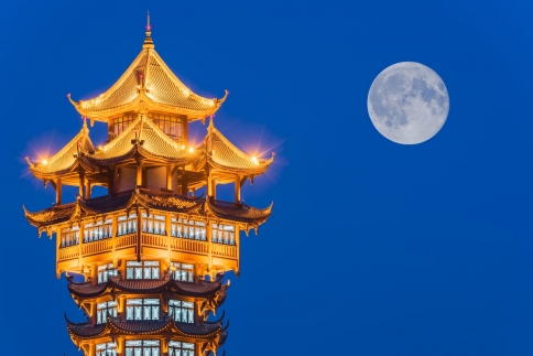 Κινεζική πόλη φτιάχνει το δικό της φεγγάρι