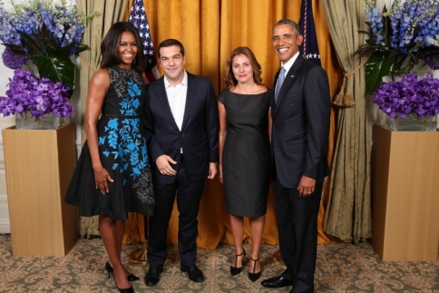H photo που περιμέναμε! Ομπάμα – Τσίπρας μετά των συζύγων 