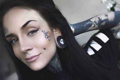 Πέντε τατουάζ που θα σε πείσουν να κάνεις το επόμενο με άσπρο μελάνι