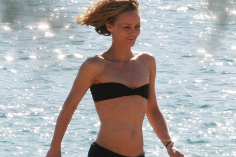 Vanessa Paradis: Διακοπές στην Ελλάδα!