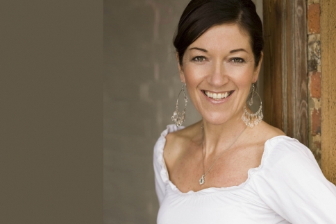 Victoria Hislop: Η διάσημη συγγραφέας έγινε πρέσβειρα της Ελλάδας στην Κίνα