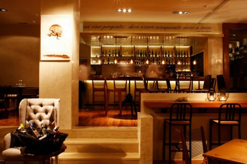 Vinarte: ένα wine bar-restaurant που αγαπάει την τέχνη
