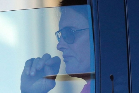 Νέα εμφάνιση: O Βruce Jenner ζήλεψε τα χείλη της κόρης του, Kylie!