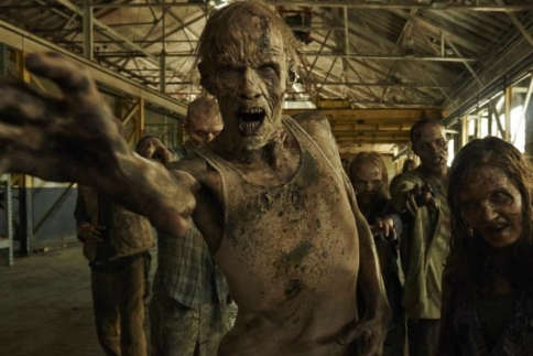 The Walking Dead: H εκπαιδεύτρια της σειράς σου μαθαίνει πως να περπατάς σαν ζόμπι!