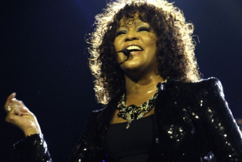 Whitney Houston:  Είχε δεσμό με γυναίκα;