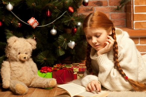 Κατερίνα Τσεμπερλίδου: Το πιο αγαπημένο Χριστουγεννιάτικο μυθιστόρημα!