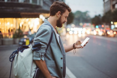 Εξομολογήσεις ενός άντρα: Τι πρέπει να απαντάτε στα SMS μας