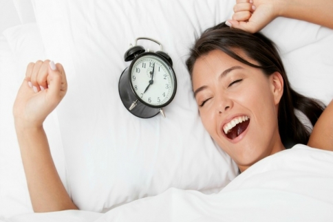 9 τρόποι για να ξυπνάς το πρωί χωρίς δυσκολία