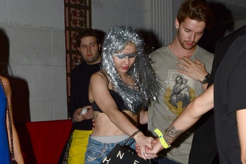 Party Animals! Η Cyrus, o Schwarzenegger και η Hilton σε strip club