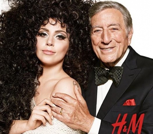  Lady Gaga και Tony Bennett πρωταγωνιστούν στην χριστουγεννιάτικη καμπάνια των H&M! (Photos)
