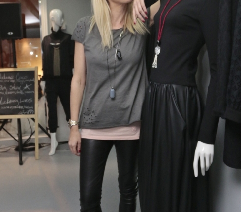 Το sporty chic look της Νίκης Κάρτσωνα και γιατί να βάλεις ξανά τα sneakers στη ζωή σου