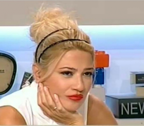 Μάθε πώς να κάνεις το χτένισμα της Φαίης Σκορδά στο Πρωινό