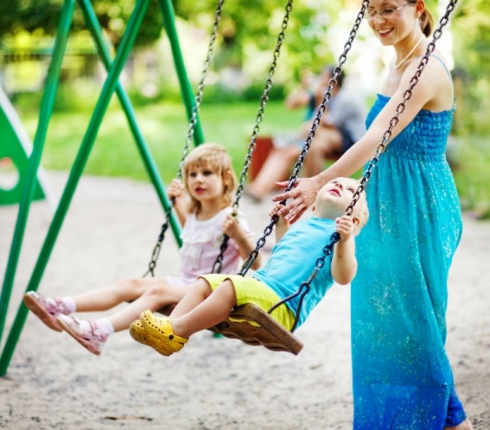 10 τύποι μαμάδων που θα συναντήσεις στην παιδική χαρά