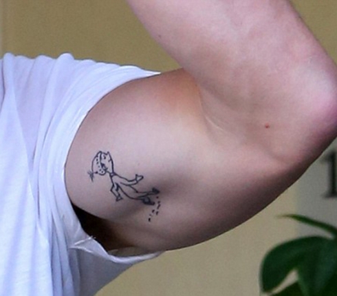 Έχεις δει τους δικέφαλους και το νέο τατουάζ του Chris Hemsworth;