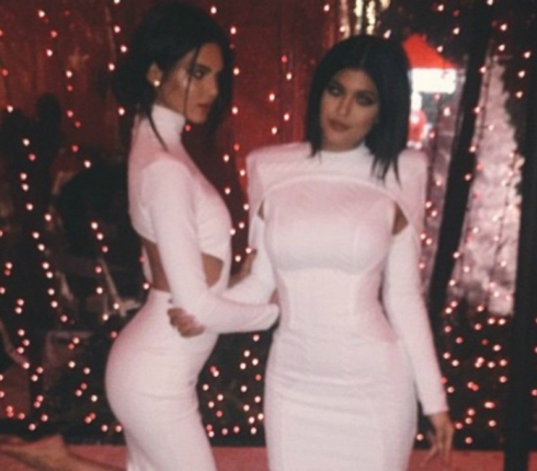 Kendall και Kylie Jenner: Ποια αντέγραψε το φόρεμα της άλλης; 