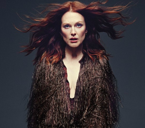 Julianne Moore: Η sexy φωτογράφιση και η αποκάλυψη για το παρελθόν της