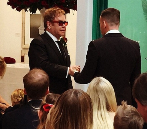 O Elton John παντρεύτηκε! Οι πρώτες φωτογραφίες από τον γάμο του